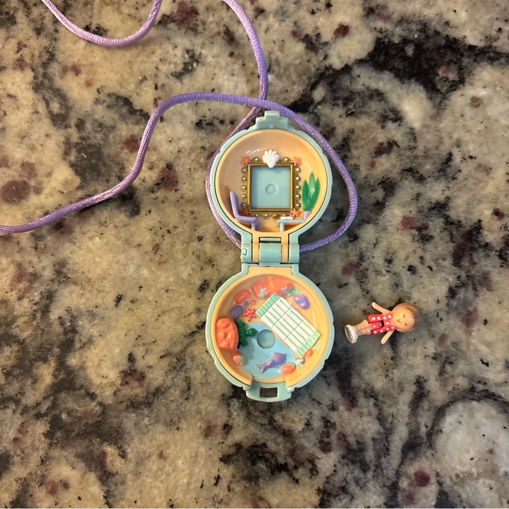 Vintage polly pocket necklace with Purple Cord - Picture 3 of 7